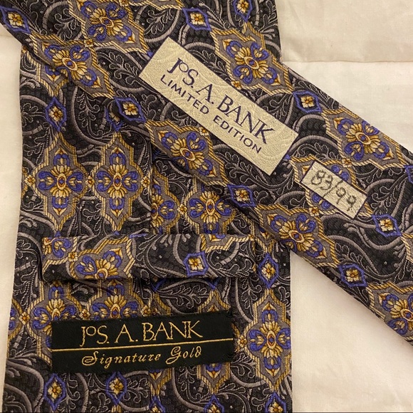 Bundle 3 ties for $10 - any ties -
Jos A Bank Signature Gold Tie - Picture 5 of 6